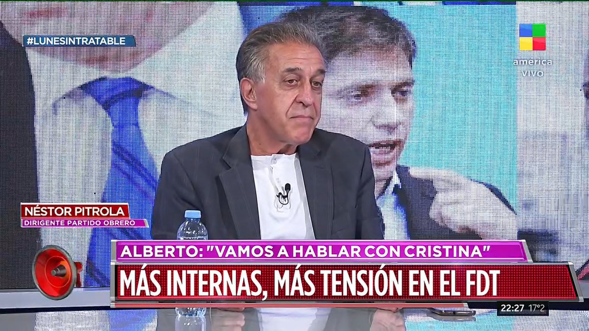 FdeIzquierda's tweet photo. "Los trabajadores activos aportan a las cajas sociales, así se mantiene el PAMI, no alcanza porque los gobiernos de turno mantienen un país con el 40, 50% de los trabajadores en negro." @nestorpitrola en #LunesIntratables https://t.co/v4TUypaqGT