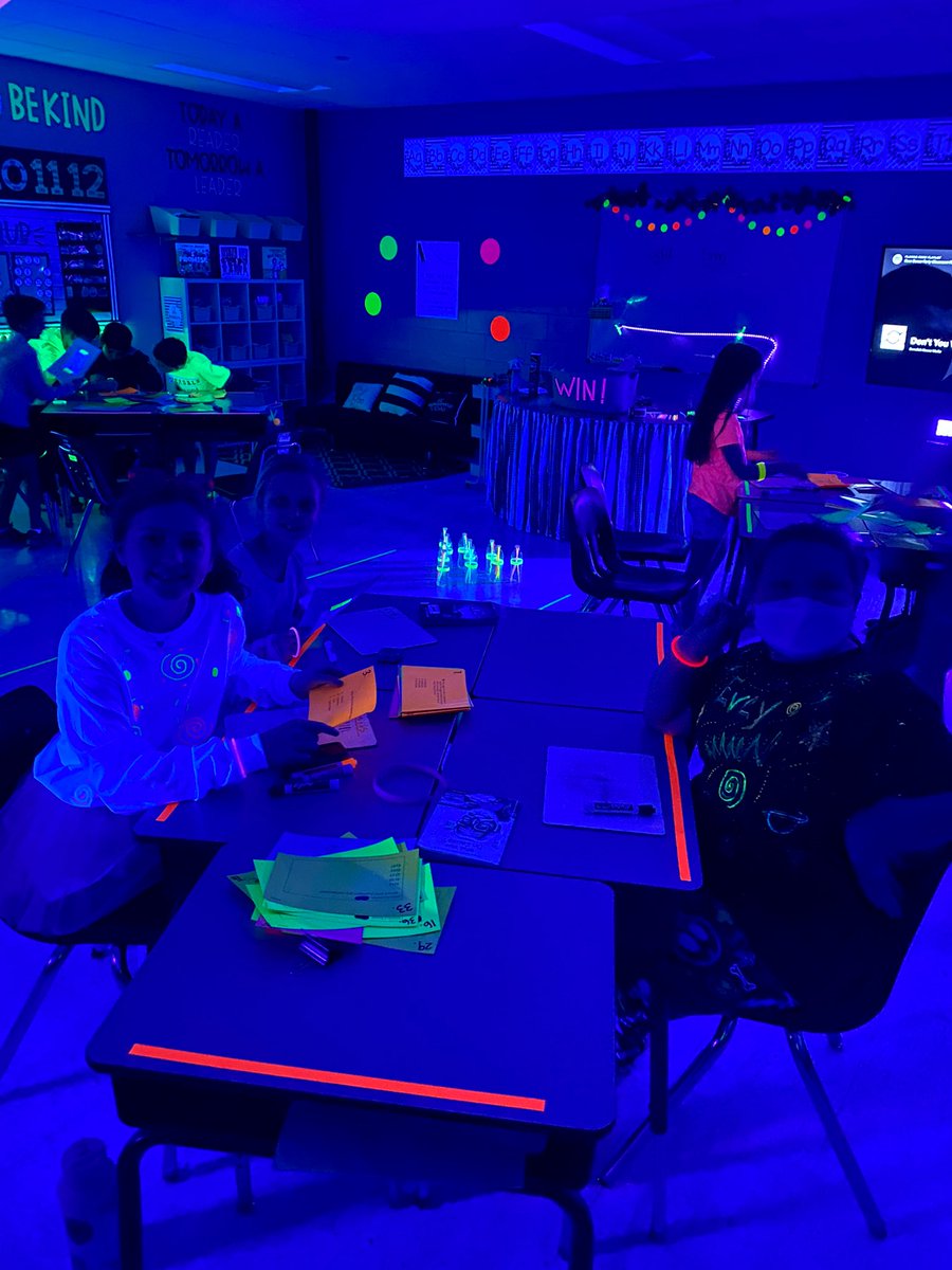 namba1teacher's tweet photo. Glow Games Review Day = Best Monday Ever!!! ✨ @WeAreRiverdale #GMSDconnection #glowgames https://t.co/RATnY4T2wK
