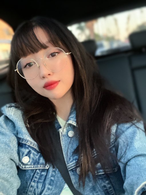 1 pic. ? hungry for mcdonalds and ✨attention✨

ig saw it first! https://t.co/WhEE821vdn