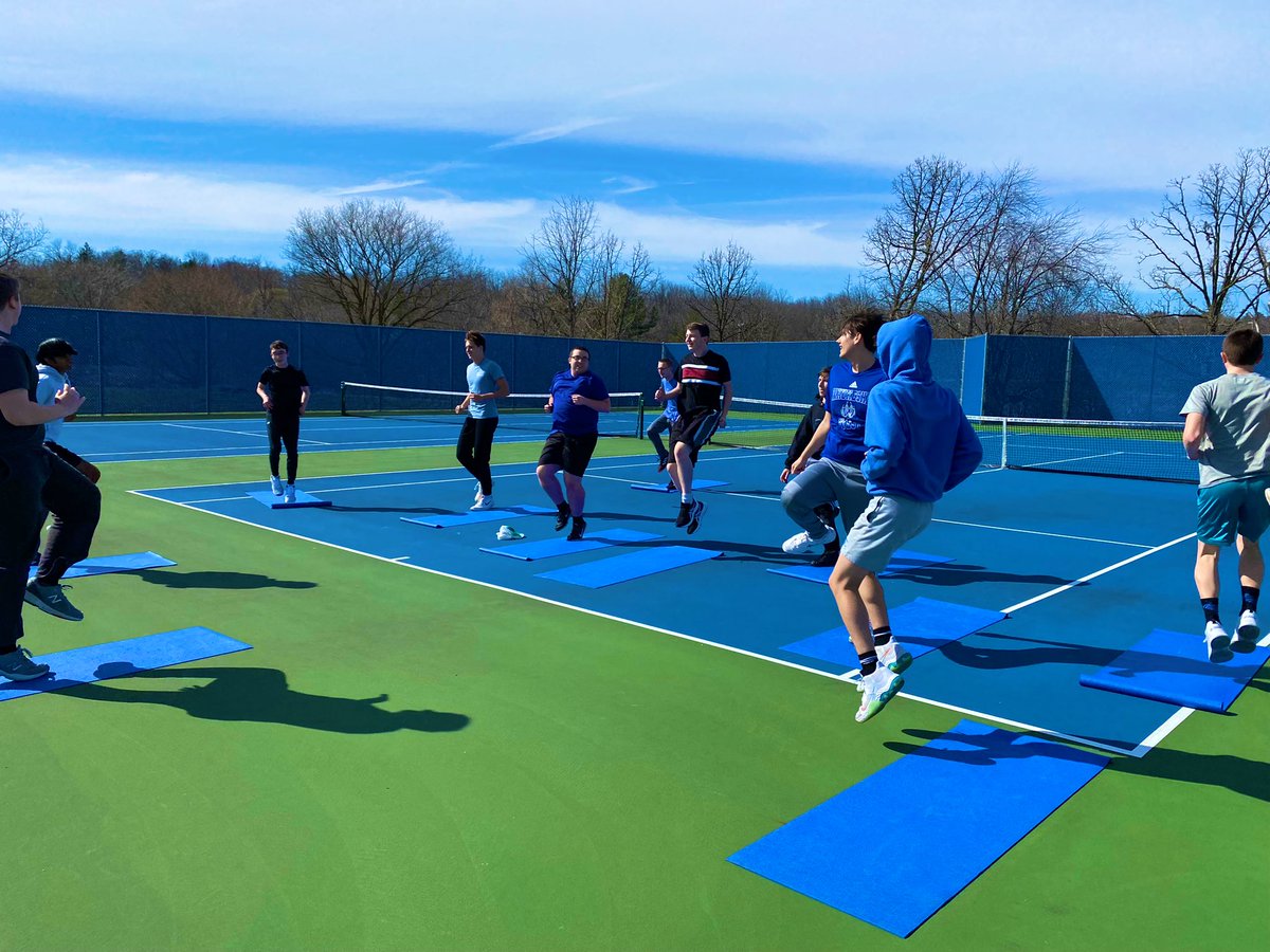 WaukeshaWestB10's tweet photo. Beautiful spring day! B10 Squad! #therightkindofpeerpressure #WWHSB10SQUAD #hardworkpaysoff #buildthatcore #Reeaaddyyy @WolverinesPride @WaukeshaWestHS https://t.co/PjLkkYetnv