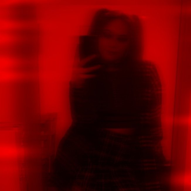 dragonsrider99's tweet photo. #NewProfilePic #RedPic https://t.co/MdUZeIXTbm