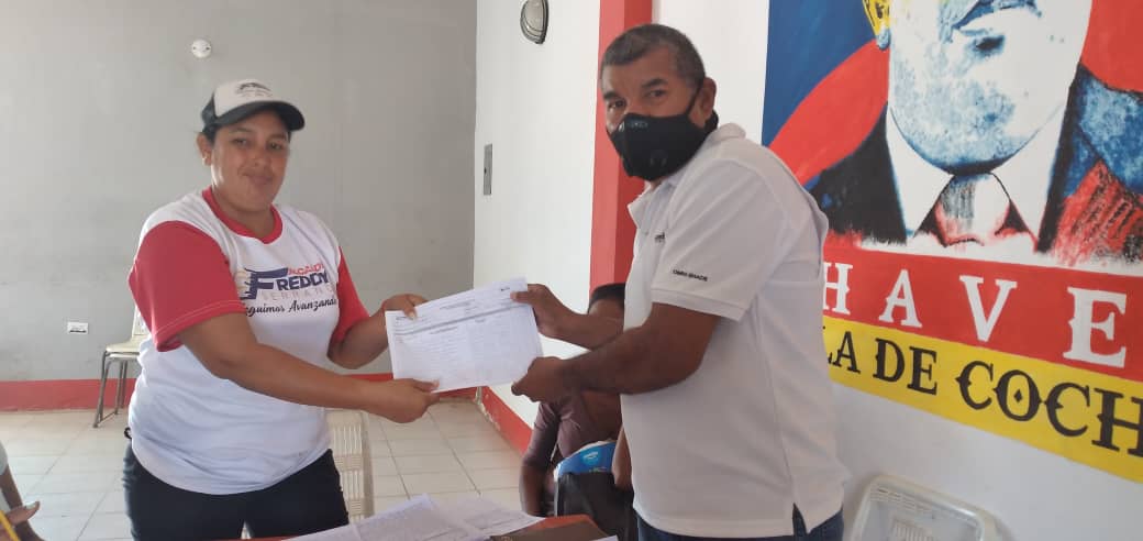 psuvislacoche's tweet photo. En la #IslaDeCoche municipio Villalba los jefes y jefas de UBCH entregaron sus planillas llenas luego del despliegue casa por casa en los distintos sectores del municipio. @freddyjserrano @JoseGVielmaMora  @PSUV_NE @PartidoPSUV https://t.co/0yyTQRCezv