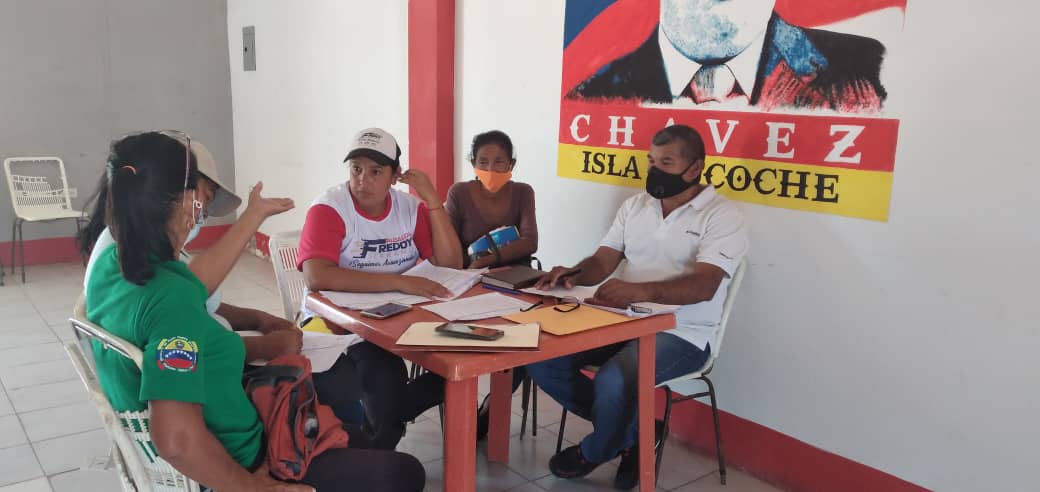 psuvislacoche's tweet photo. En la #IslaDeCoche municipio Villalba los jefes y jefas de UBCH entregaron sus planillas llenas luego del despliegue casa por casa en los distintos sectores del municipio. @freddyjserrano @JoseGVielmaMora  @PSUV_NE @PartidoPSUV https://t.co/0yyTQRCezv