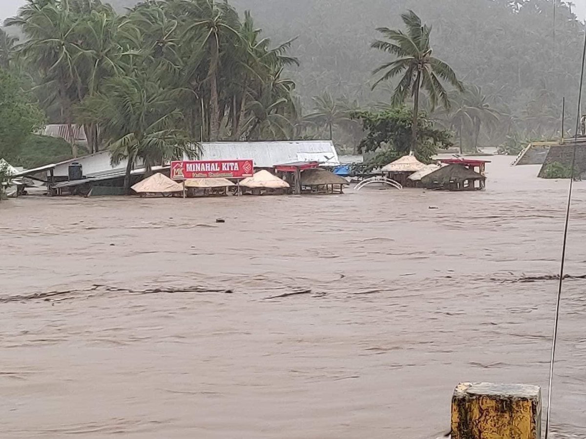 alluringbaex's tweet image. Hi moots and non moots! There is currently a typhoon here in the Philippines named Agaton. The affected areas needs help 🙏 pls help us trend to catch people&apos;s attention

#IloiloNeedsHelp
#CapizNeedsHelp
#LeyteNeedsHelp #BaybayNeedsHelp #AbuyogNeedsHelp #AgatonPH #BagyongAgaton