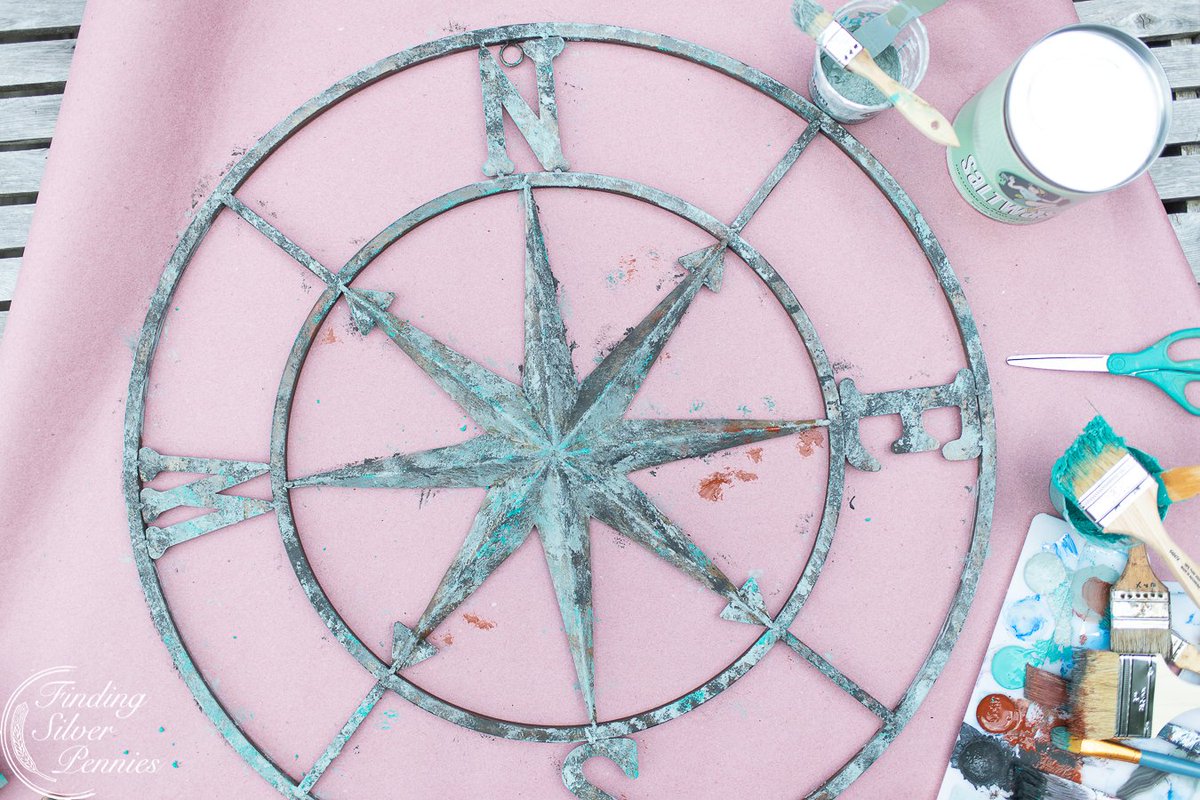 How to create a weathered compass rose with paint and Saltwash powder. 
findingsilverpennies.com/faux-verdigris…
#paintingtutorial #coastalstyle #coastal #fauxfinish