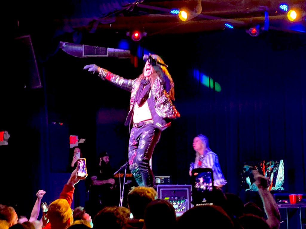 HTGhostStories's tweet image. Last night was quite the experience. Joined @IAmJericho for an episode of Talk is Jericho!  We even got to check out his live @FOZZYROCK performance which was absolutely epic 🤘🏼👻