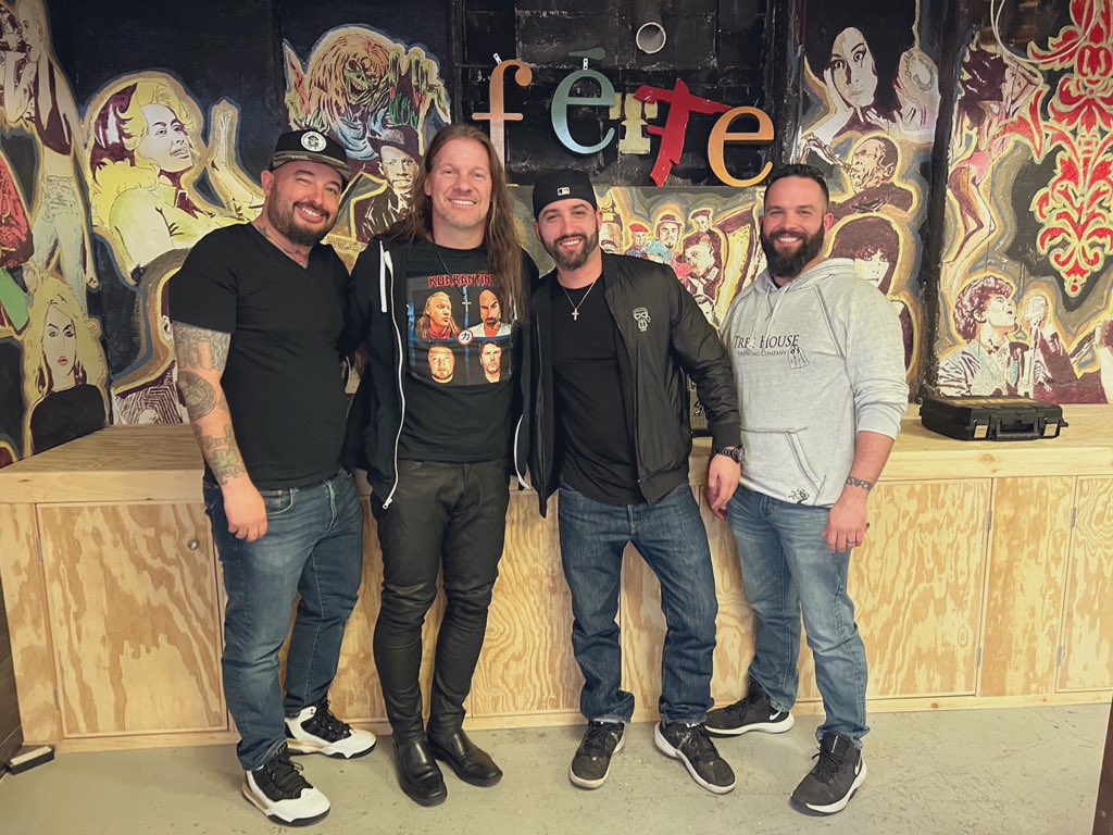 HTGhostStories's tweet image. Last night was quite the experience. Joined @IAmJericho for an episode of Talk is Jericho!  We even got to check out his live @FOZZYROCK performance which was absolutely epic 🤘🏼👻