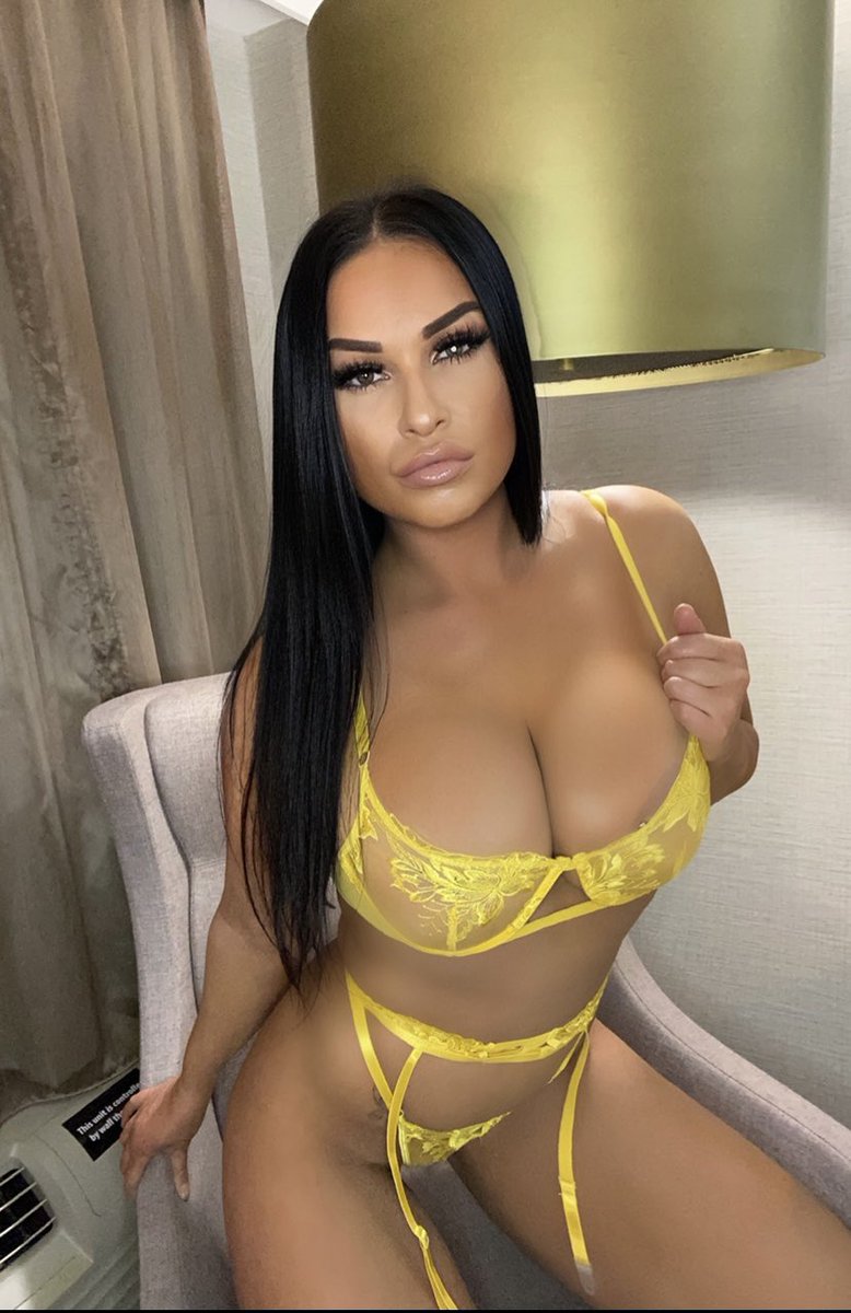 Cruzva6's tweet photo. Hello guys I’m in your town in toronto after a while come see me and book your appointment *last evening available *hope to see you’ll 💋🥂 581-502-1136 https://t.co/AHftXr24B5