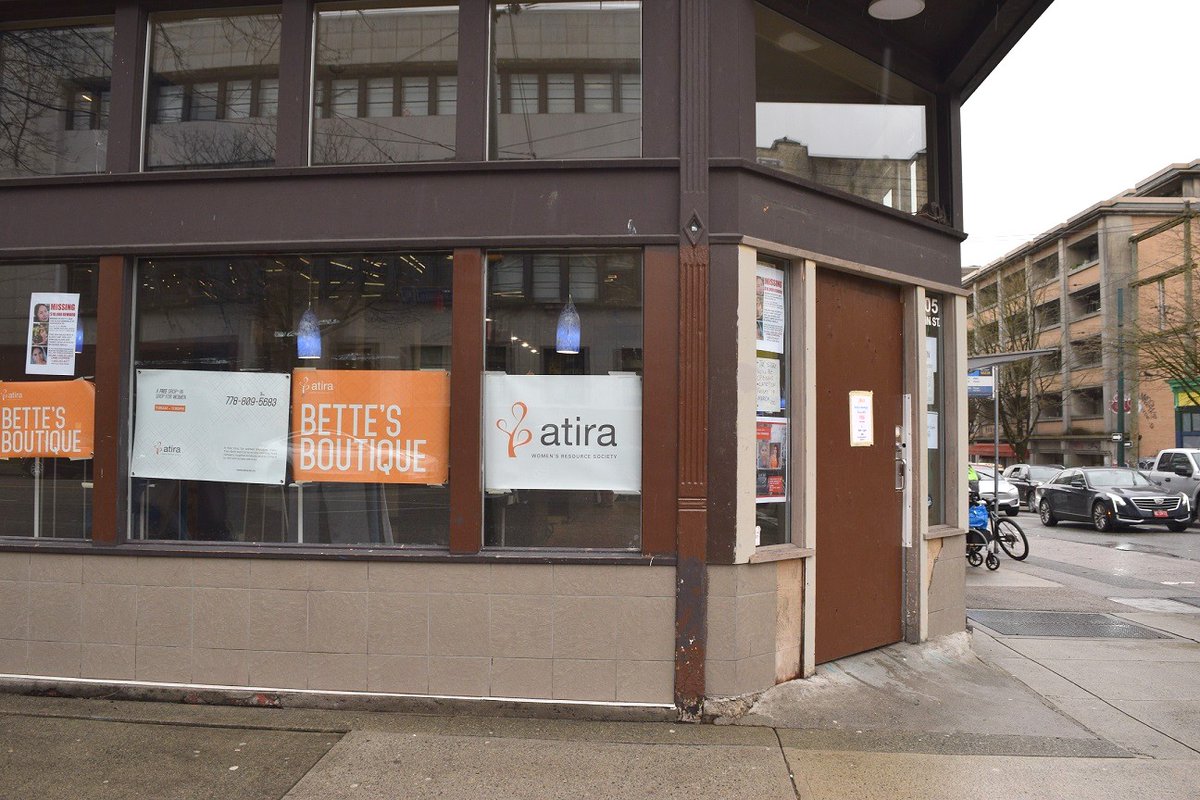 FreeOfViolence's tweet photo. EMERGENCY DONATION ALERT!

We are accepting the following donations from the tenants affected by the fire at Winters Hotel in #DTES:
🔸Essential Toiletries
🔸Shampoo/Conditioner
🔸Blankets, Bedding &amp; Towels
🔸Clothing/Shoes (Men/Women)
🔸Non-Perishable Food
🔸Pet Food/Supplies https://t.co/VWXpq0DAxN
