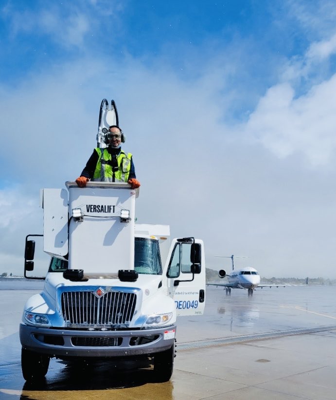 Brandon Cardenaz (@ugemfr) on Twitter photo I got to deice this afternoon when a cold front dropped some wet snow on the airport. Only lasted for about 15 minutes and as soon as we finished the last step the sun came out. 🤣 Thanks Heather for driving me safely around the aircraft! <a href="/mikem1181/">Mike Mueller</a> I got to deice this afternoon when a cold front dropped some wet snow on the airport. Only lasted for about 15 minutes and as soon as we finished the last step the sun came out. 🤣 Thanks Heather for driving me safely around the aircraft! <a href="/mikem1181/">Mike Mueller</a> 