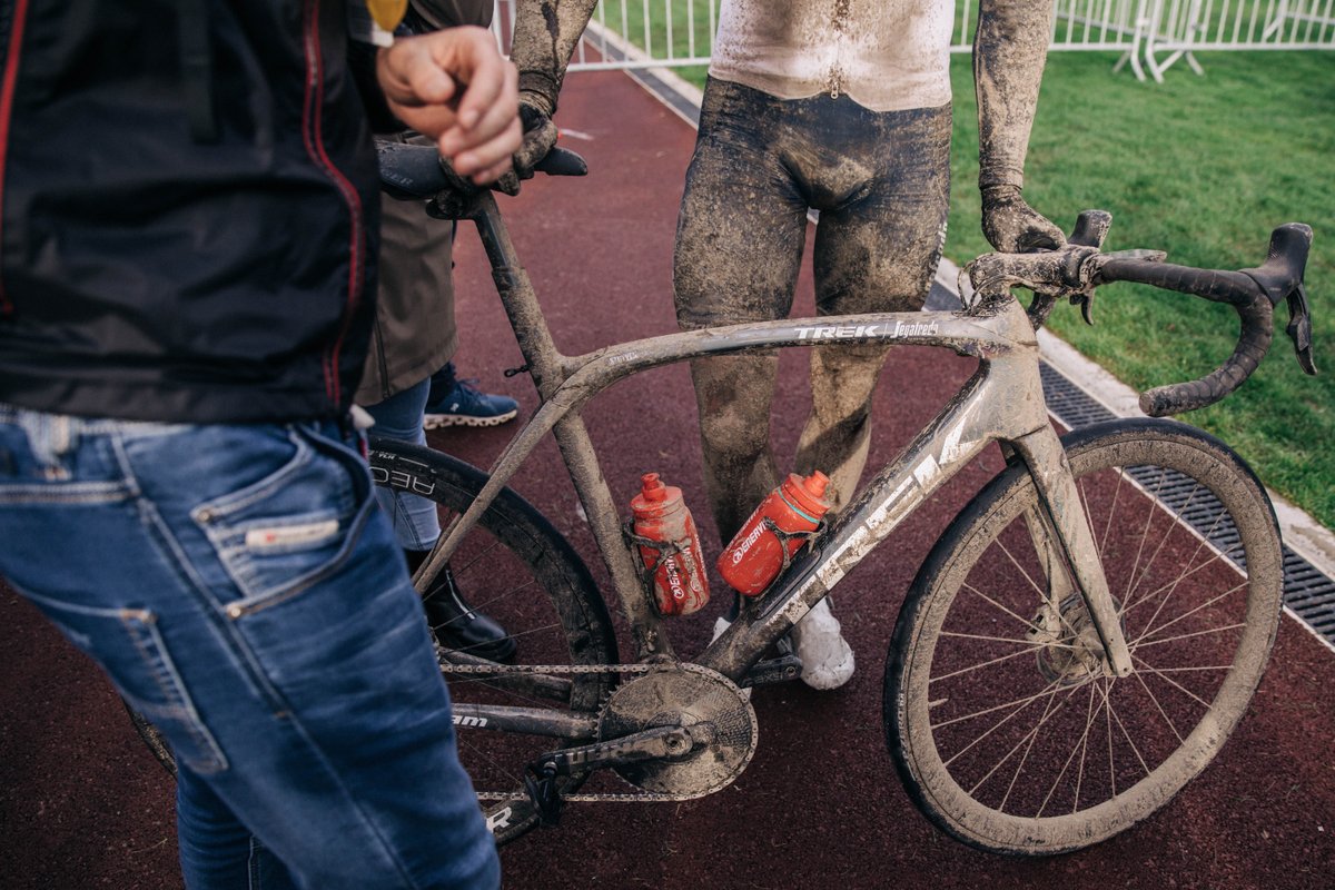 “Paris-Roubaix is my big goal. It’s on my birthday, so that would be nice.” <a href="/Jasperstuyven/">Jasper Stuyven</a>'s birthday is bound to be special this year. Celebrating with cake and a bike caked in mud sounds ideal. More on his 2022 plans with @TrekSegafredo: bit.ly/364J07Y 
📸 <a href="/harperjojo/">Jojo Harper Photo</a>