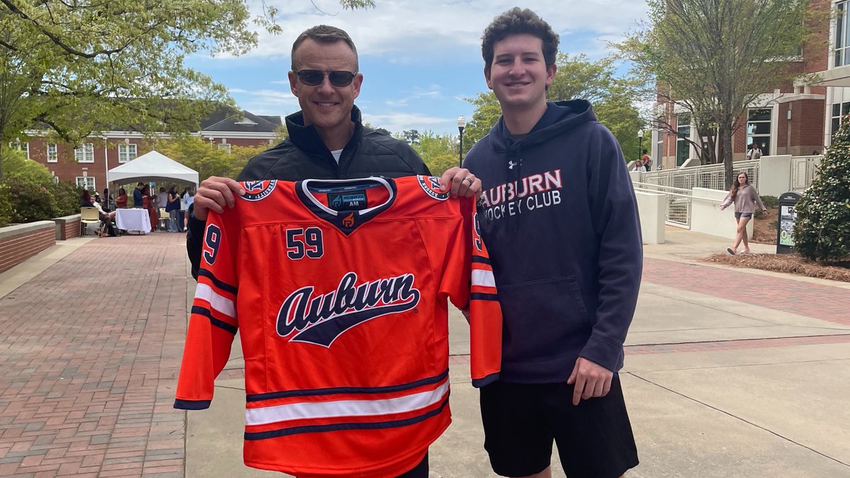 AuburnHockey's tweet photo. Thanks for stopping by on the concourse @CoachHarsin! https://t.co/kgrJAHUleP