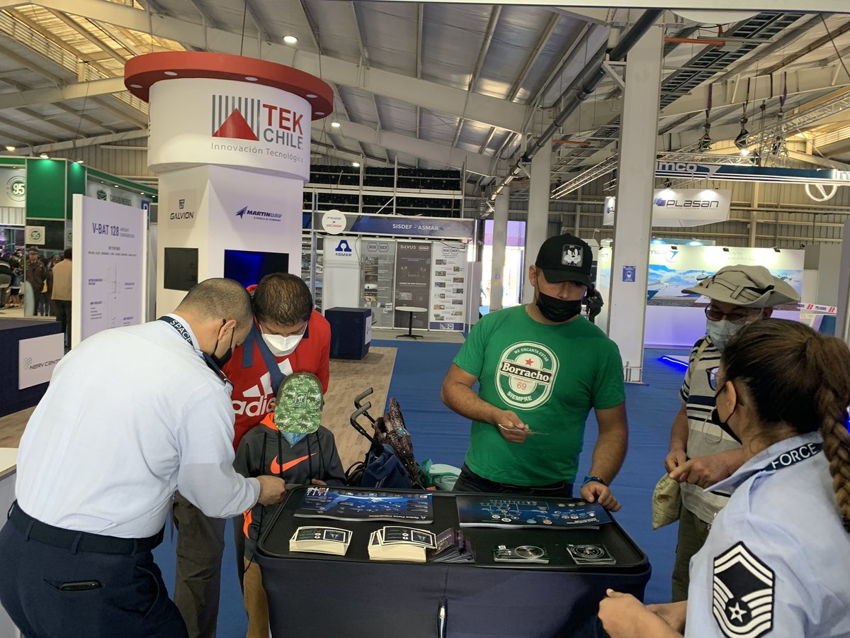 ussfspoc's tweet image. SpOC Guardians speak with #FIDAE air show visitors, in Santiago, Chile, about U.S. Space programs and their jobs in the @SpaceForceDoD over the weekend during the final days of @FIDAE_OFICIAL 2022.

#sempersupra #neveradaywithoutspace @AFSOUTH | @US_SpaceCom