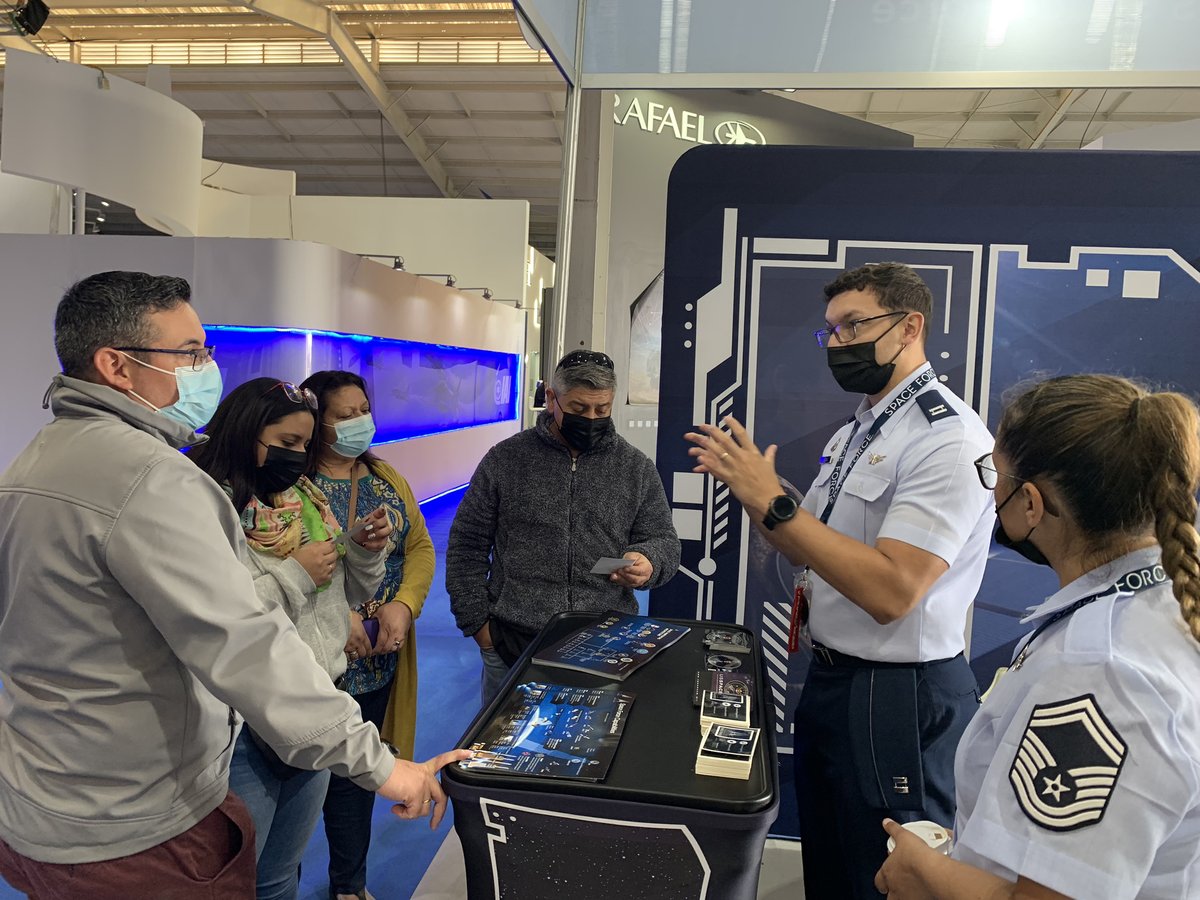 ussfspoc's tweet image. SpOC Guardians speak with #FIDAE air show visitors, in Santiago, Chile, about U.S. Space programs and their jobs in the @SpaceForceDoD over the weekend during the final days of @FIDAE_OFICIAL 2022.

#sempersupra #neveradaywithoutspace @AFSOUTH | @US_SpaceCom