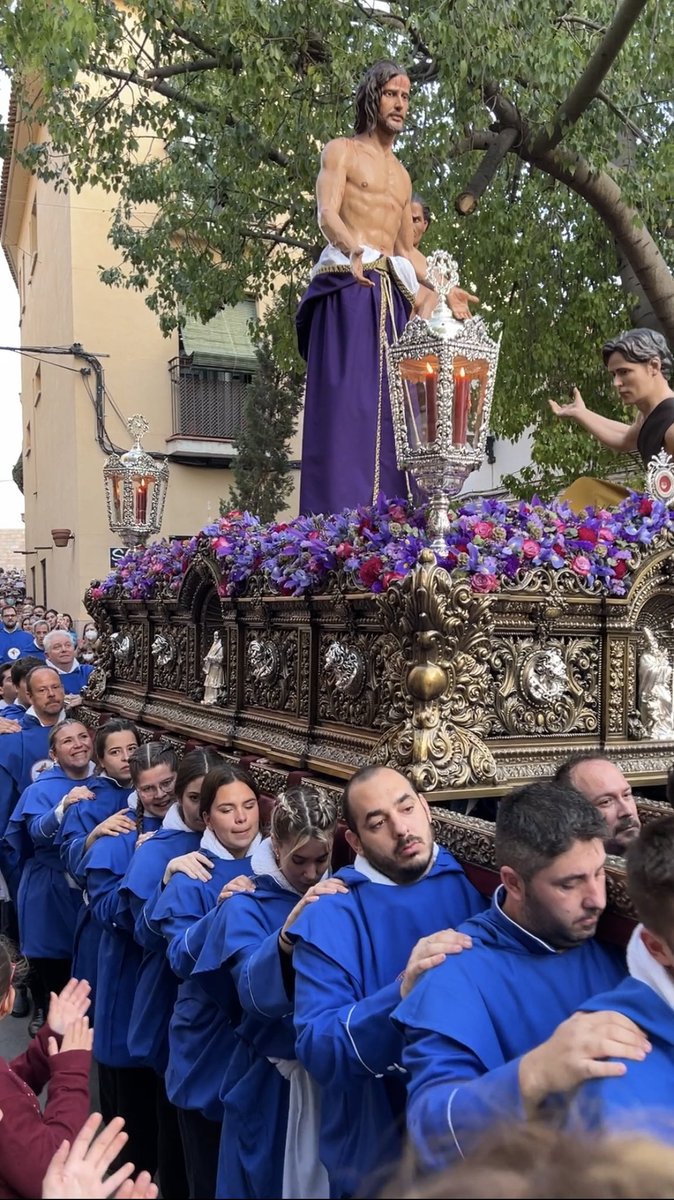 CSAlicante_C's tweet photo. ✝️ Semana Santa alicantina 2022.

👉🏽 La vicealcaldesa, Mari Carmen Sánchez y el concejal de Cultura, @manresab, procesionan con la Hermandad Agustina de Nuestro Padre Jesús Despojado de sus Vestiduras. https://t.co/kMZhmZmti4