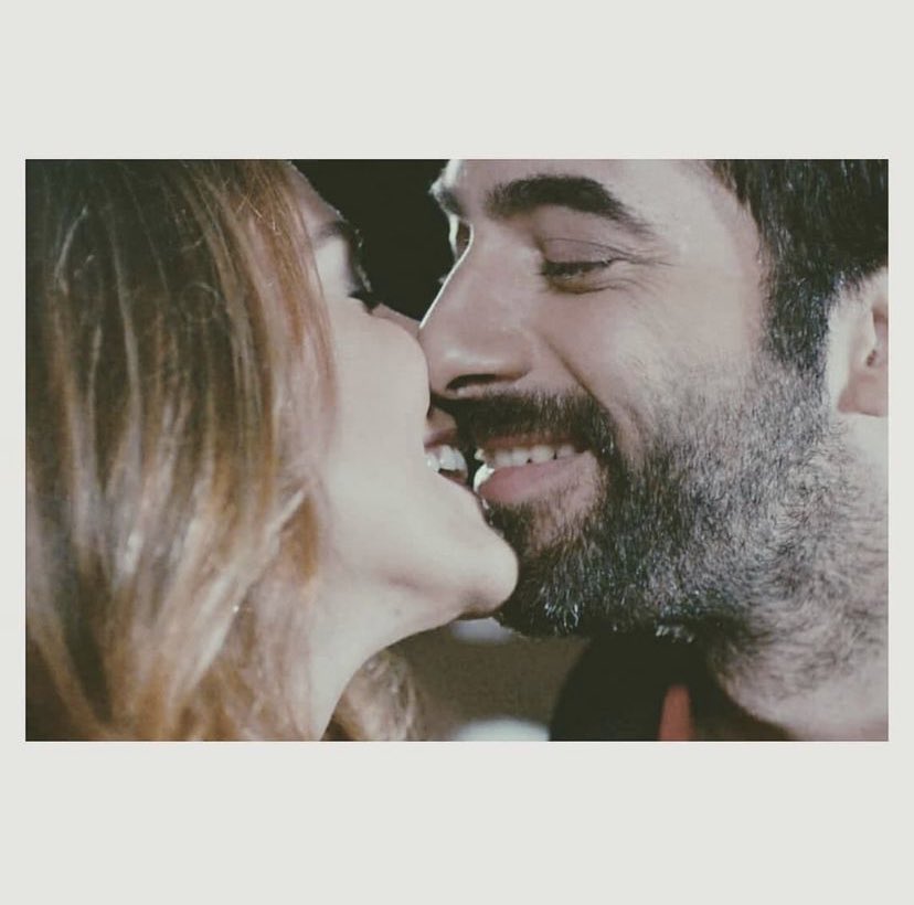 gülüşünden öpmek..