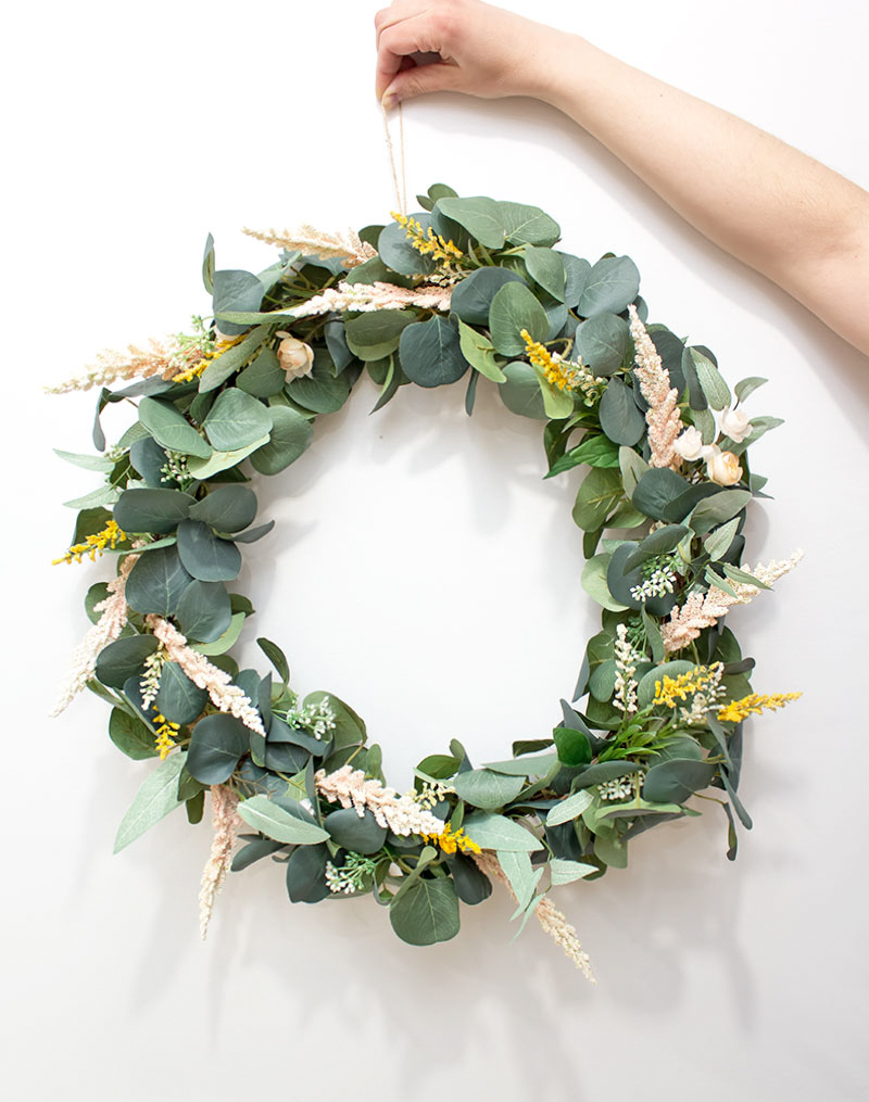 aprettyfix's tweet photo. Itching for some Spring crafting? Try this DIY all-season wreath that you can dress up for the season🌷https://t.co/MMjrPp1qy5 https://t.co/LinTY3PW73