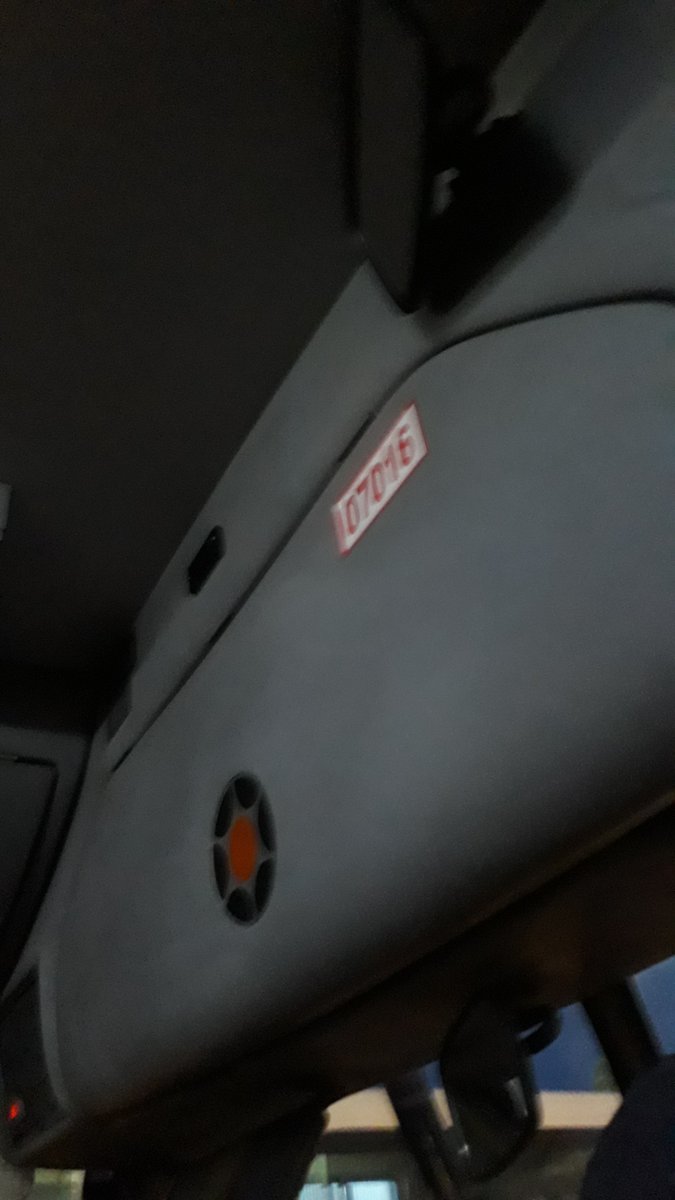 fiuzats's tweet photo. hoje a volta pra casa também foi especial

💗 30 minutos esperando ônibus prum trajeto que o app de mobilidade estima em 35 min (contando 15 a pé)

💗 pezinho encaixado no primeiro degrau da entrada pra que o motorista conseguisse fechar a porta

(façam seus registros também) https://t.co/eiZYkHG65p