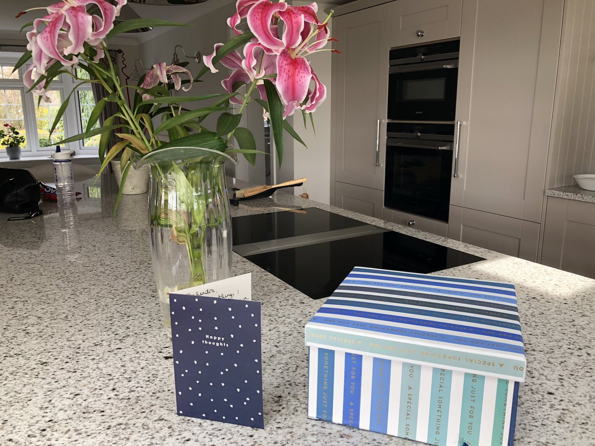 drmahendrapatel's tweet photo. Day 9 β fasting made even more memorable when I was greeted with surprise delivery late afternoon.
Lost for words with some truly wonderful people in my life β and the messaging on the card was just the icing on the cake. THANK YOU HUGELY ππ½ππ½
#moredates #MayJayRocks #ramadan https://t.co/fLdxGjAcuj