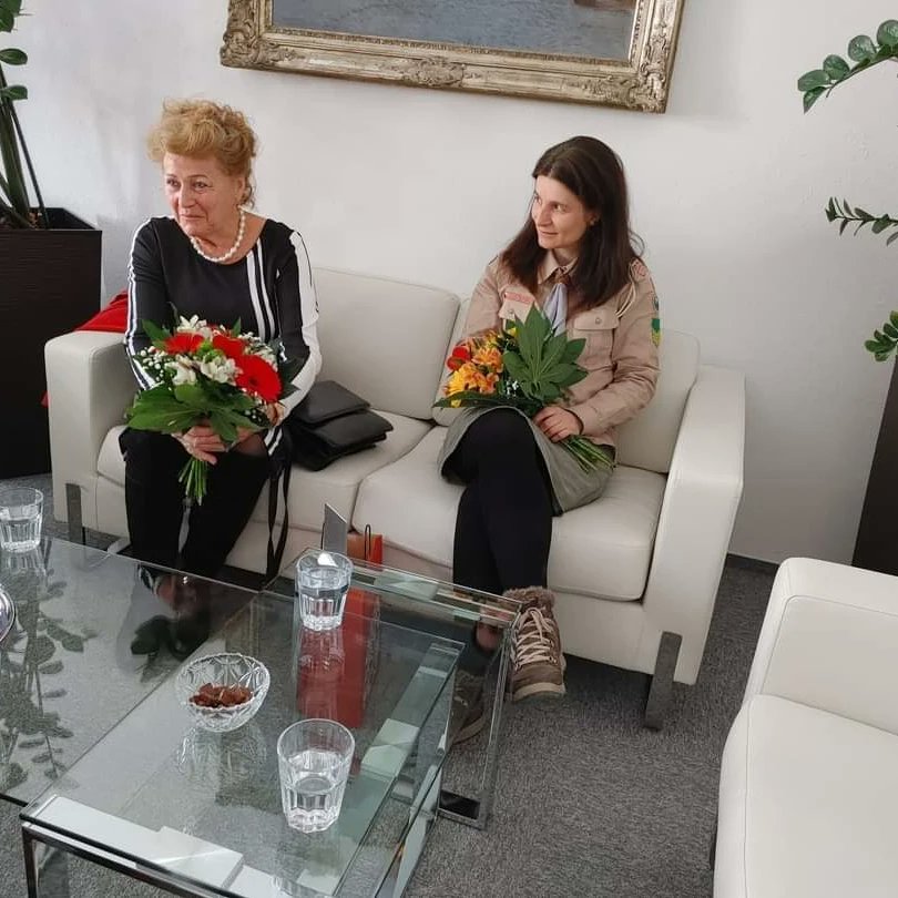 HonzaBurda's tweet photo. Bylo mi ctí dnes předat cenu "Třebíčské srdíčko" dvěma úžasným dámám. Drahomíře Chaloupecké - zakladatelce pevěckého sboru Campanella a skautské vedoucí Pavle Švaříčkové.
Více na https://t.co/xqeQ1tvsCn 
#TrebicskeSrdicko #dobrovnici #trebic https://t.co/oLe5vI4RMm