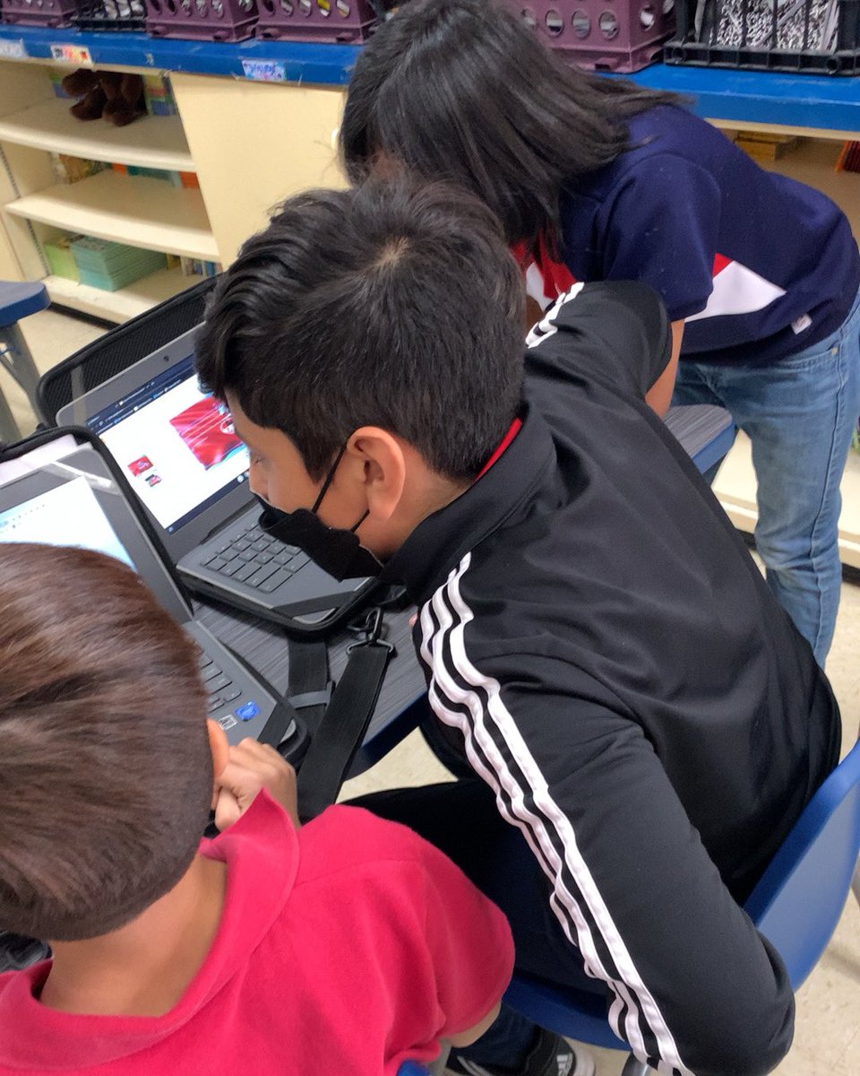 FSmeef's tweet image. 3-5 graders have started presenting their #Google slideshows about popular german Fussball (soccer) teams. Not only are they writing/reading in #German , they are exploring and using creativity to design informative and aesthetically pleasing slides! #OFOD #WeDeliverExcellence