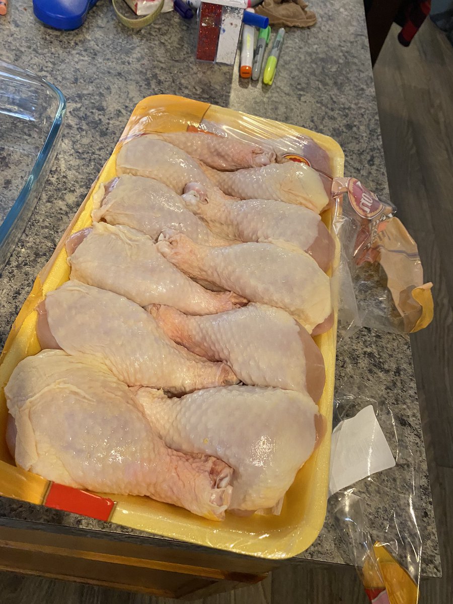 chef_carmine's tweet photo. Getting ready to marinate chicken for dinner? What do u use comment #curry #chickenpoultry #cajun #granulatedgarlic #drumsticks #Cooking #dinner #cheflife #Food #chefs #chefcarmine https://t.co/c8BfJxM2xi