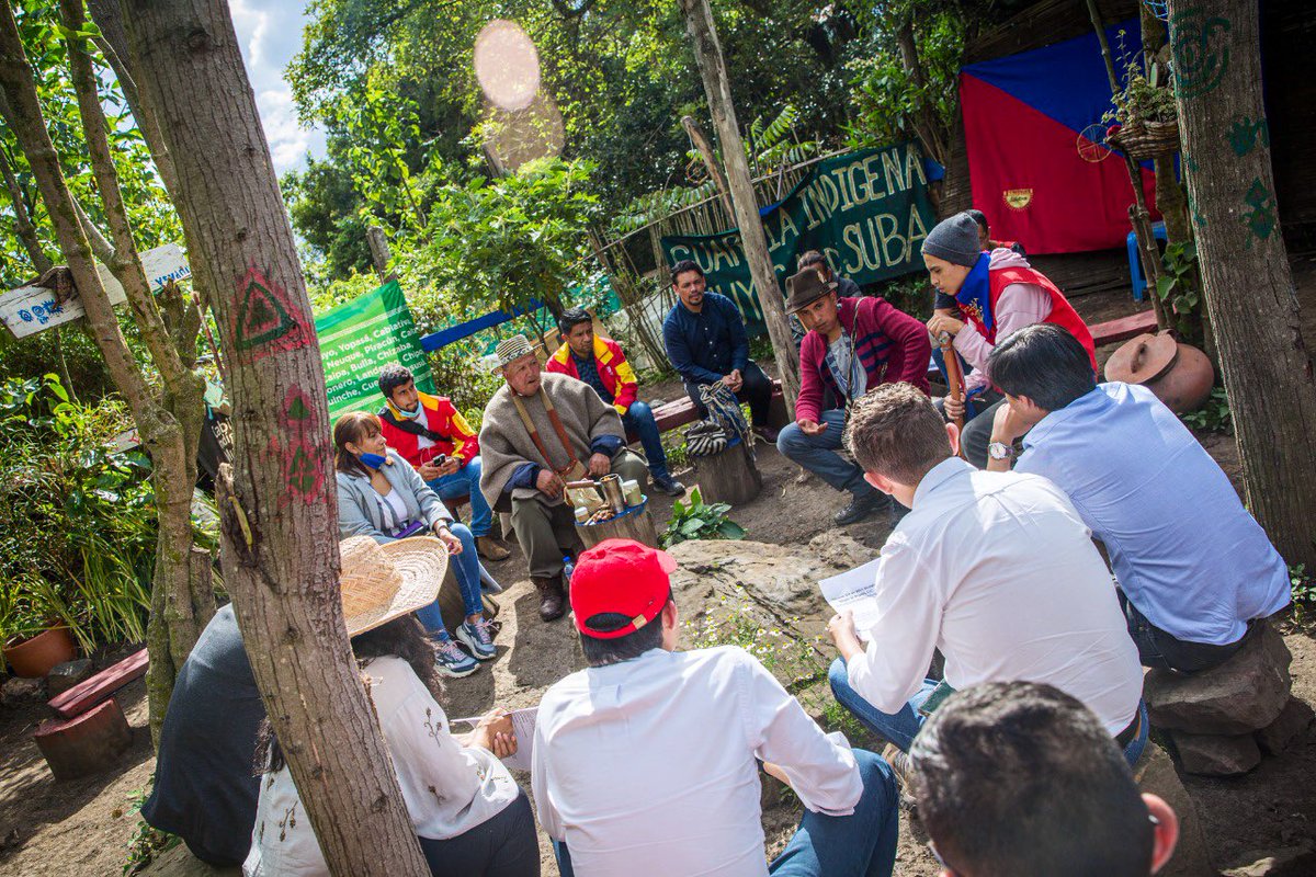 felipeangell's tweet photo. Hoy recorrimos los cerros de Suba y visitamos el Cabildo Muisca, donde nos recibieron y hablamos sobre educación intercultural, protección del medioambiente y preservación de la cultura Muisca.

Crearemos la Dirección de Asuntos Etnicos y sacaremos 4 políticas públicas étnicas. https://t.co/yGmeElxYQD