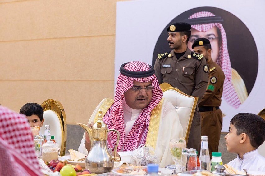 qaisumahnews's tweet photo. صاحب السمو الأمير منصور بن محمد بن سعد آل سعود - #محافظ_حفرالباطن - يقيم مأدبة إفطار رمضانية لأبنائه من جمعية #تراؤف . https://t.co/e7XXZ0pTG4
