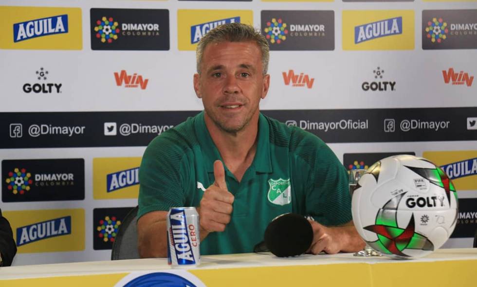 Actverdiblanca's tweet photo. #ExCali
Le deseamos mucha suerte a Lucas Pusineri 🇦🇷 (@lucaspusineriok) en su nueva etapa como DT de Atlético Tucumán.
Sin las mejores herramientas, logró armar un equipo muy competitivo con muchas victorias inolvidables al último minuto.
¡Suerte, profe! 💪 https://t.co/Uxqn4blJ9M