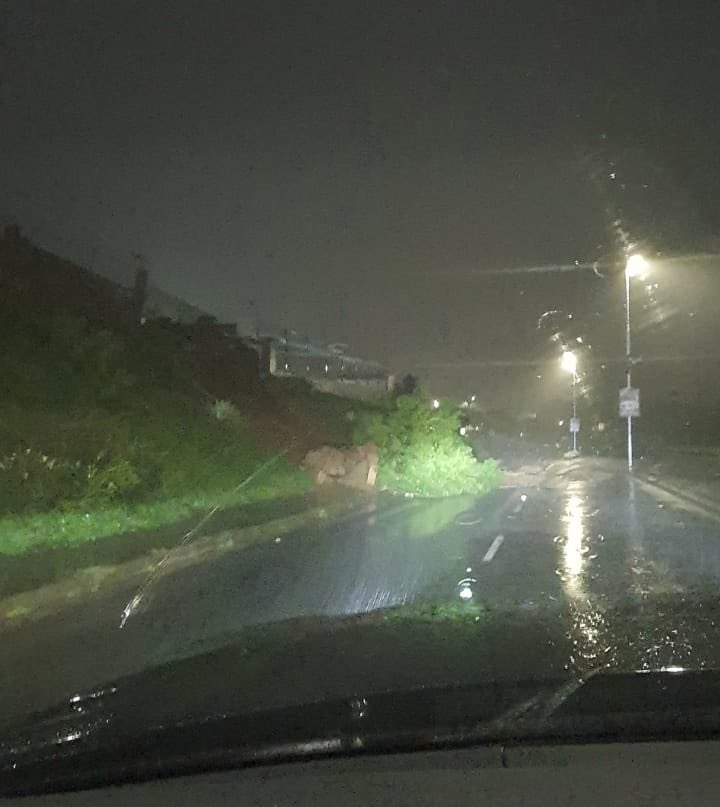 Umhlanga Rocks Drive blocked due to wall collapse. Please be safe on the roads tonight 🙏 Durban