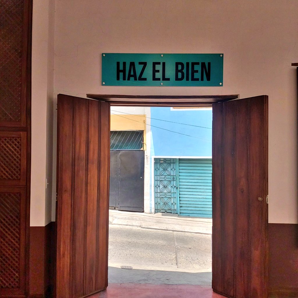 Casa Museo de José Gregorio Hernández en La Pastora. 
Una Sra. muy amable que sirve de guía me dijo al final del recorrido - ¿Le puedo pedir algo? 
- Dígale a más gente que vengan a conocerlo.
Mi hija se mostró interesada en la historia contada.🩺 
Este mes cumplen su 1er año.