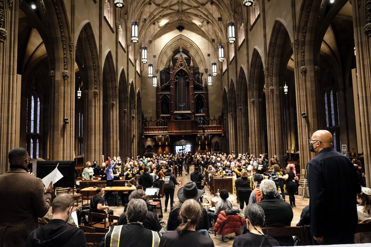 TheShanaEast's tweet photo. Packed house at the #PoorPeoplesCampaign mass meeting at @TrinityWallSt in NYC. Weโre mobilizing for a Moral March on Washington happening in DC June 18th #seeyouinDC #unitethepoor https://t.co/iEQvZppPWN