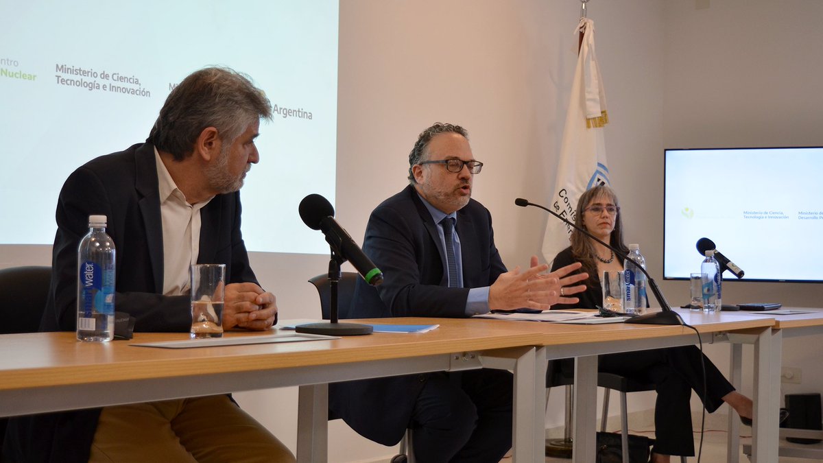CNEA_Arg's tweet photo. Los ministros Kulfas, Filmus y la presidenta Serquis de la CNEA, visitaron la @fcdnArg y la obra del Centro Argentino de Protonterapia #CeArP
👉🏼En la visita se hizo oficial el anuncio de los Proyectos Estratégicos de Base Científica y Tecnológica 2021
➡️https://t.co/rG3HrFanXi https://t.co/l46if9v3UY