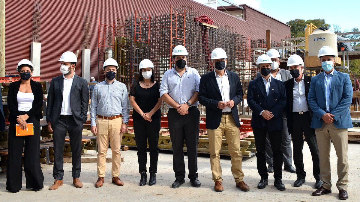 CNEA_Arg's tweet photo. Los ministros Kulfas, Filmus y la presidenta Serquis de la CNEA, visitaron la @fcdnArg y la obra del Centro Argentino de Protonterapia #CeArP
👉🏼En la visita se hizo oficial el anuncio de los Proyectos Estratégicos de Base Científica y Tecnológica 2021
➡️https://t.co/rG3HrFanXi https://t.co/l46if9v3UY