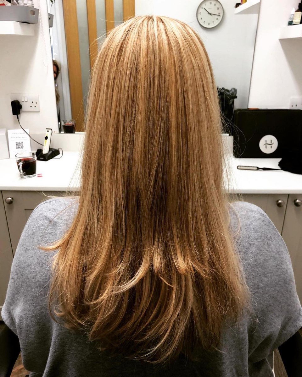 FolleaHair's tweet photo. “Created by Kelly for our lovely client . this is the beautiful Rene wig by @follea 16 inches in length in colour Irish Cream 6020 a blend of butterscotch and champagne blonde with medium brown lowlights and small root.”- Our #FolleaFriend @hairtoware.co.uk
💕#Follea #wigs #wig https://t.co/USn8XFEKJ4