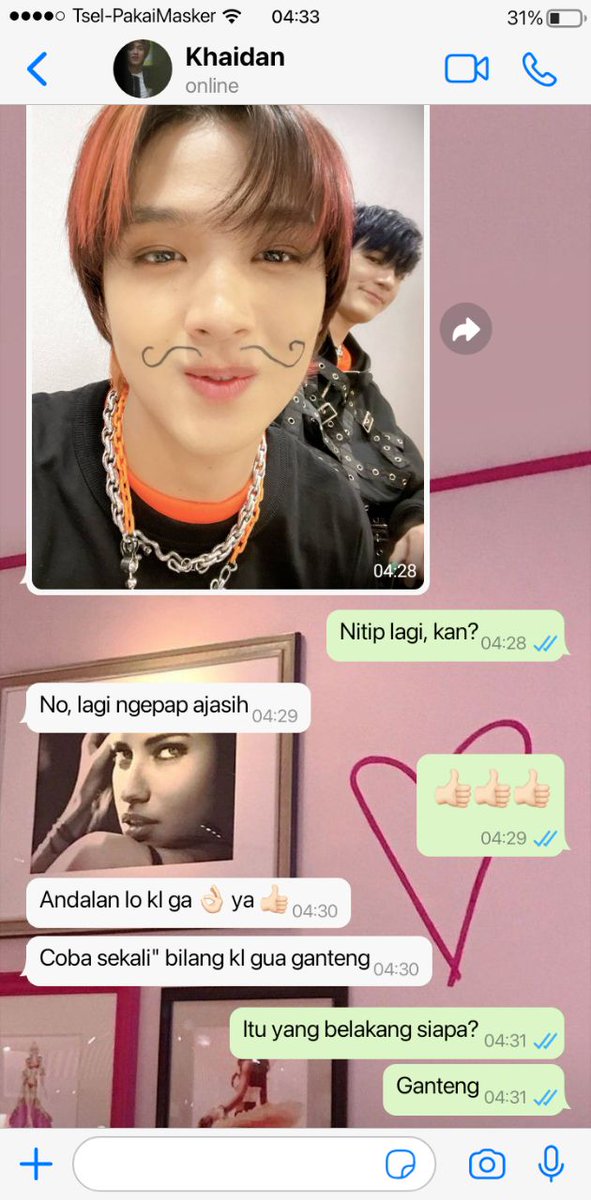 one50m's tweet photo. “Nitip foto, memo gua penuh"

Lee Haechan two tweets au
© notulics https://t.co/ROQY8B2A9u