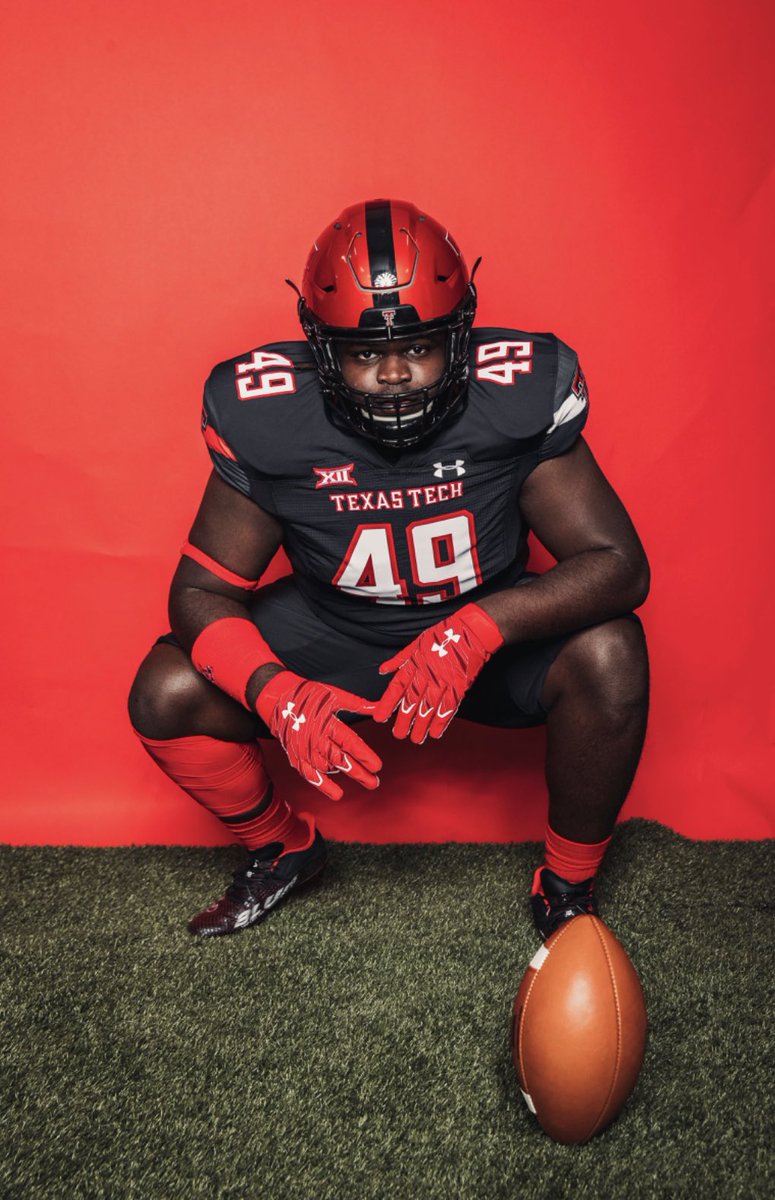 TreDariusBrown1's tweet photo. Men i can’t tell you enough good things about Texas tech everyone say it’s small it’s not true it huge and beautiful I had a great time with everyone there men that’s a real family 🔴⚫️🔥@BnanceTTU @jkbtjc_53 @JoeyMcGuireTTU https://t.co/eabVKqECAs