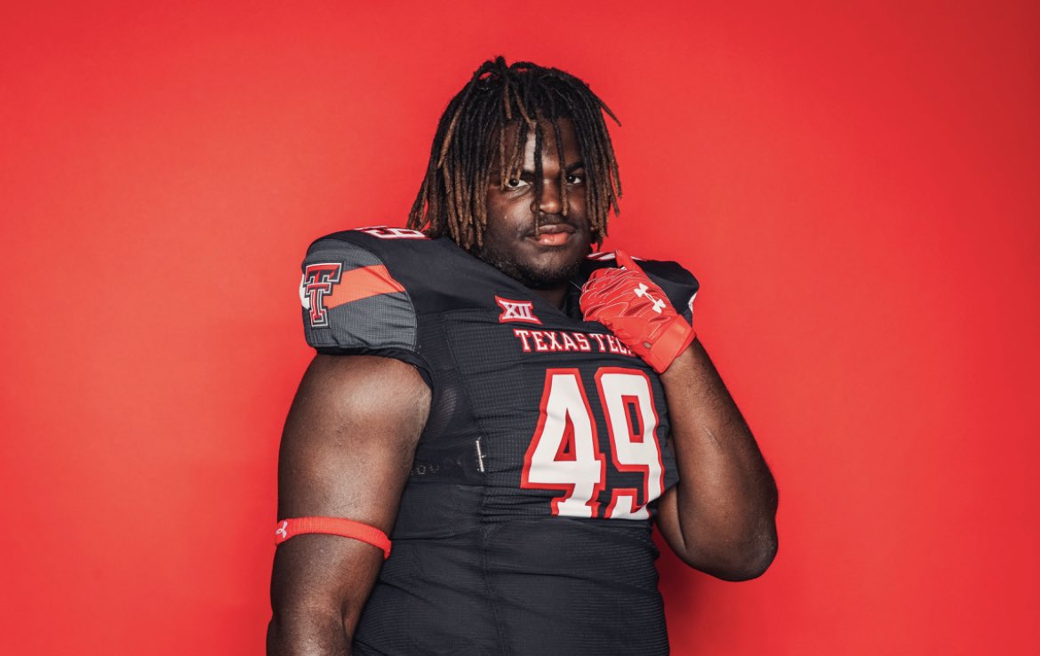 TreDariusBrown1's tweet photo. Men i can’t tell you enough good things about Texas tech everyone say it’s small it’s not true it huge and beautiful I had a great time with everyone there men that’s a real family 🔴⚫️🔥@BnanceTTU @jkbtjc_53 @JoeyMcGuireTTU https://t.co/eabVKqECAs
