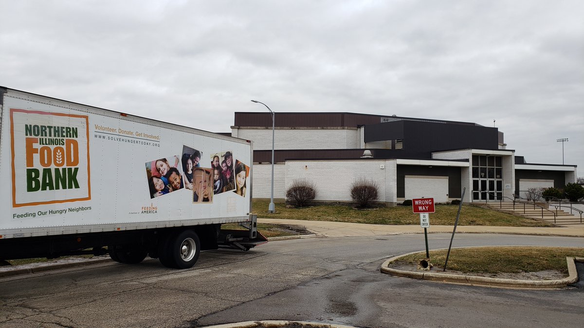 FentonHS's tweet photo. Fenton High School &amp; the Northern Illinois Food Bank have a mobile food pantry distribution on 𝗪𝗲𝗱𝗻𝗲𝘀𝗱𝗮𝘆, 𝗔𝗽𝗿𝗶𝗹 𝟭𝟯, 𝗳𝗿𝗼𝗺 𝟰 𝘁𝗼 𝟱:𝟯𝟬 𝗽.𝗺.
⁣
This opportunity is open to anyone in need; supplies are limited &amp; available on a first-come first-served basis. https://t.co/SyCDFFJcrj