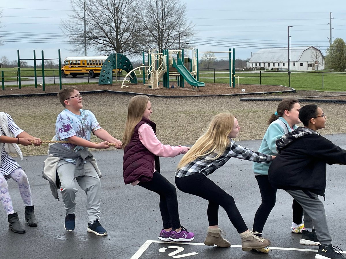 mrgordon303's tweet photo. Tug of war to represent the colonist vs the British- Mrs. Pickens at it again! https://t.co/b9cVz68s1L