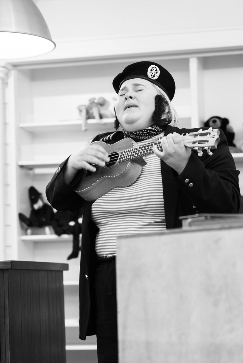 CoppiceTheatre's tweet photo. In the third week of our R&amp;D this time last year @ninathenasty tested out ideas for a murder mystery. A week of flamboyance and fun! 

Nina worked with @hplatts, @_JamieTrotter_  Zoe Waters, Aidan Nightingale, @rosiehorler
and @DemelzaMonkfish! 

📷 @CaughtFilm https://t.co/bqOGiXNpXj