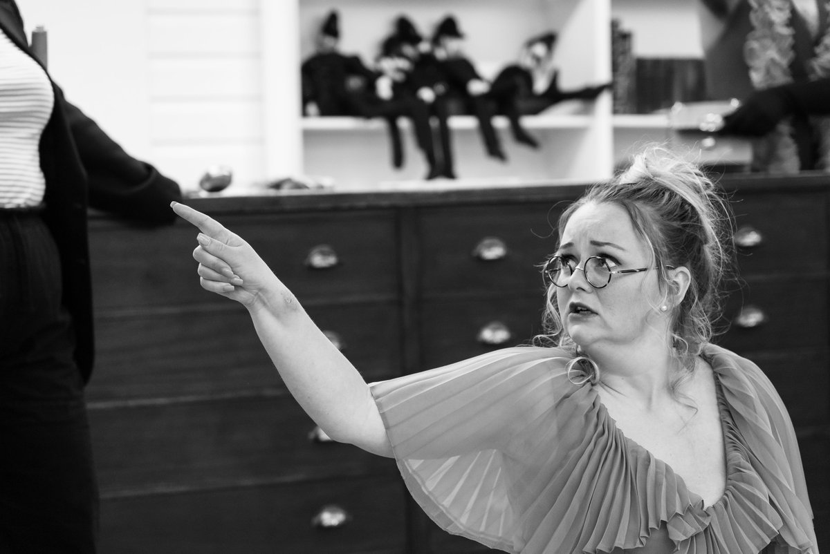 CoppiceTheatre's tweet photo. In the third week of our R&amp;D this time last year @ninathenasty tested out ideas for a murder mystery. A week of flamboyance and fun! 

Nina worked with @hplatts, @_JamieTrotter_  Zoe Waters, Aidan Nightingale, @rosiehorler
and @DemelzaMonkfish! 

📷 @CaughtFilm https://t.co/bqOGiXNpXj