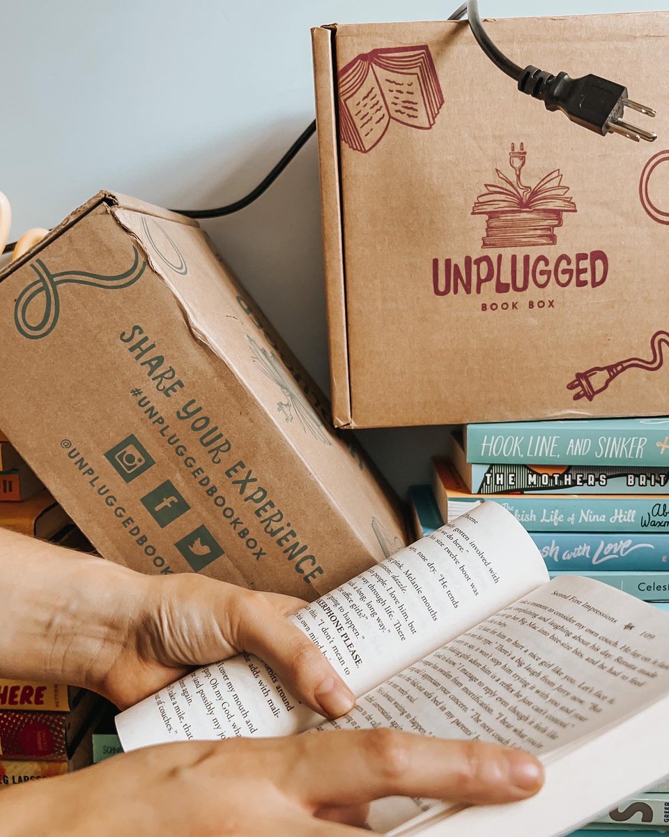hannahlisalohr's tweet image. Part 8 of me buying bookish subscription boxes is now live on my tiktok, view here 👉 vm.tiktok.com/TTPdxW3X4S/

Feat. @unpluggedbooks! 🔌📚📦 #UnpluggedBookBox #BookTwitter