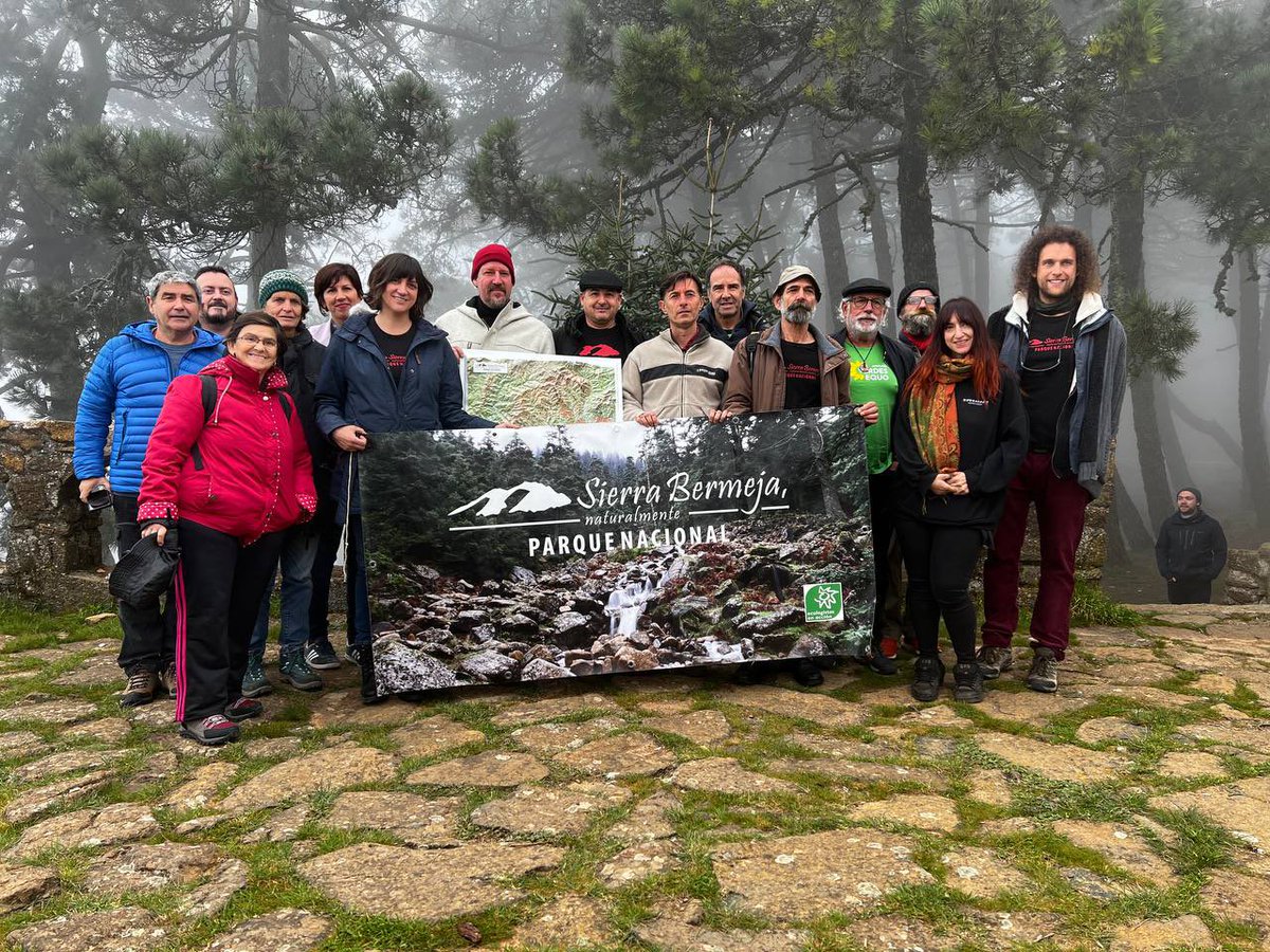 MarGlezBaez's tweet photo. Hoy hemos estado @VerdesEquo_And con @thomaswaitz , nuestro copresidente de @europeangreens apoyando a @SierraBermejaPN.
Sierra Bermeja necesita de la declaración de Parque Nacional para protegerse, para que podamos cuidarla y conservarla.

Por nuestros montes andaluces! 💚 https://t.co/v9zRpCezdU