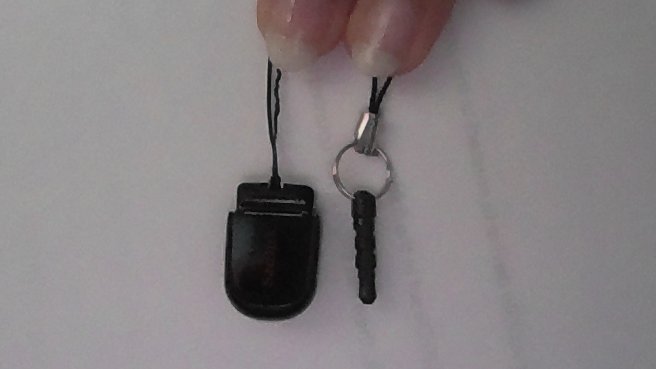 droisin8's tweet photo. Hey World!

About 4 months ago, this USB was found on Industrial Blvd. Euless, TX, outside a pharmacy. Let's use our connections to reunite this family with their vacation memories.

Please Share/Retweet. https://t.co/f0Q2kg0px7