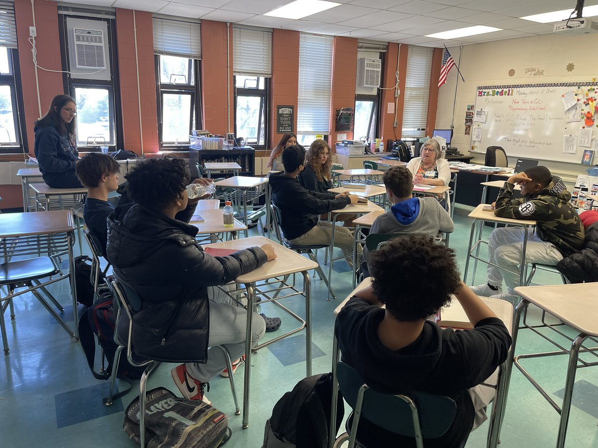 NBEnglishDept's tweet photo. It was a great listening to our middle school students talk about their independent reading books with the wonderful @amybenjamin1. We were taking the bus to theme town! A day of learning for all #booklove #choicereading #classroomconvos @Ms_Taibi @templekeeper @PrincipalRMMS https://t.co/uAu83ZvwwC