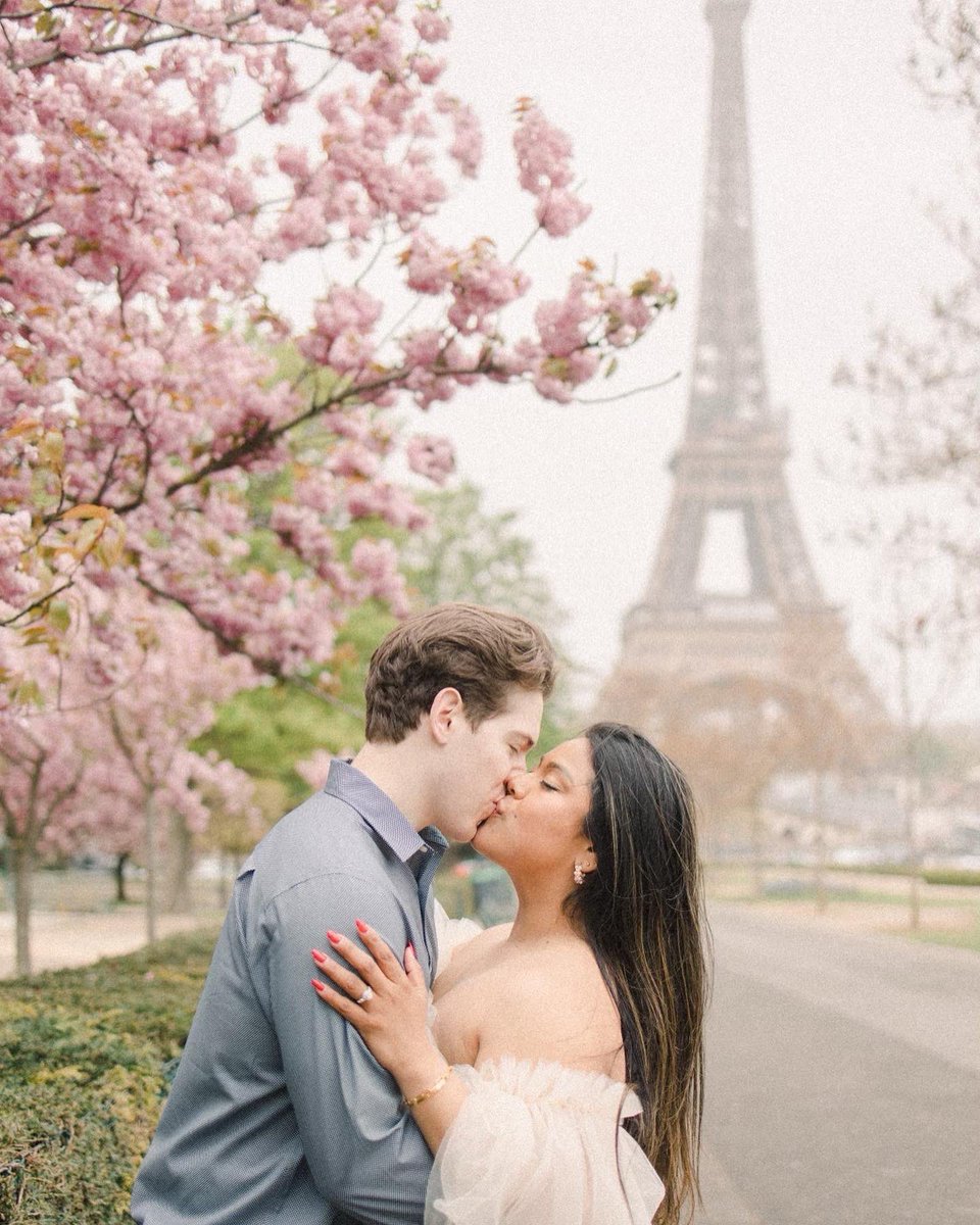 BFlynnD5's tweet photo. WE’RE ENGAGED 💍🍾 https://t.co/78NiCZbaHM