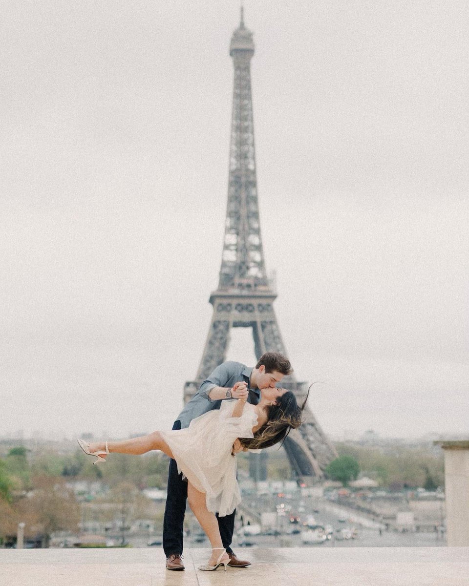 BFlynnD5's tweet photo. WE’RE ENGAGED 💍🍾 https://t.co/78NiCZbaHM