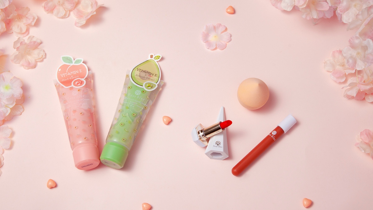 BaseblueC's tweet photo. #springmakeup

The must-haves for your spring day!

Products mentioned:
Fruit is fruit hand cream
On the Hill Lipstick 
Long-lasting liquid lipstick https://t.co/ylVv17keWv