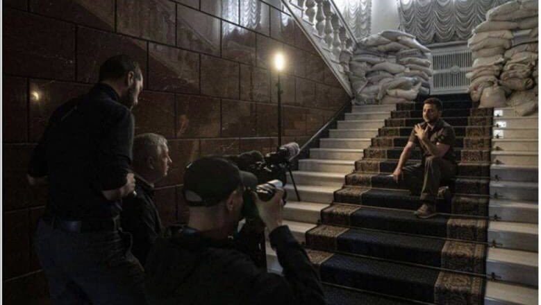 Ukrayna hayalet ülke olmuş,
Zelenski hala kahramancılık oynuyor!

Komedyenden Lider Olmaz